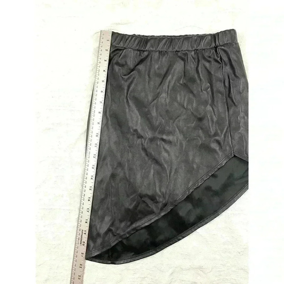 Faux Leather Asymmetrical Elastic Waist Skirt MEDIUM Women's Forever 21 Black - Picture 4 of 9